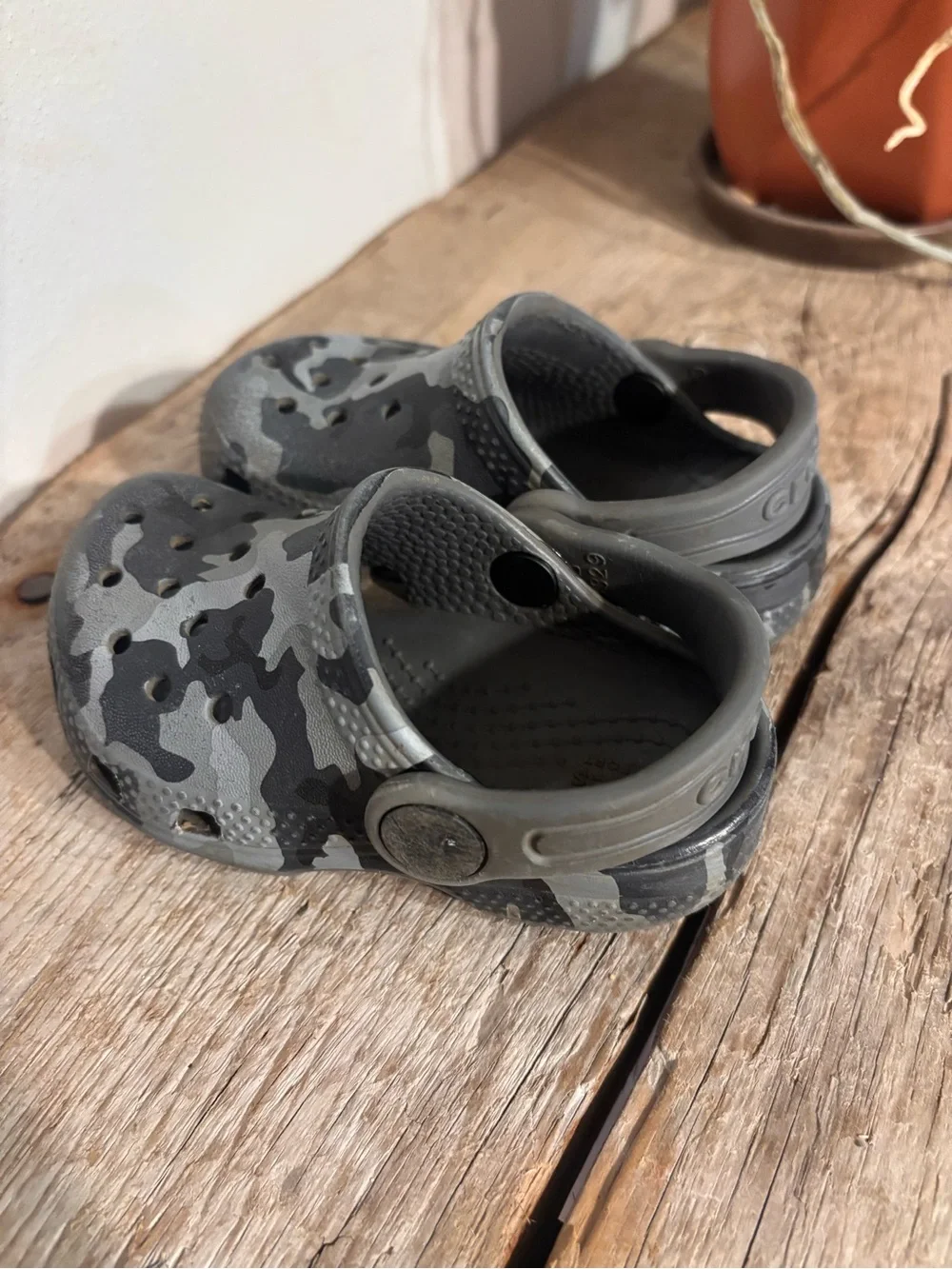 CROCS Kids Camo Slip-On Clogs - Gray & Black